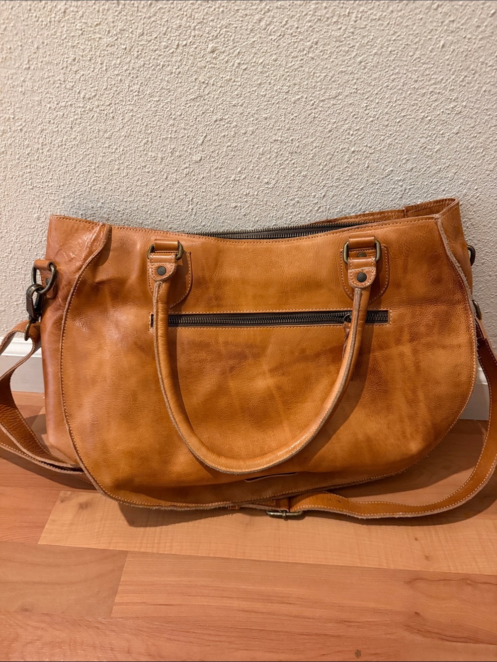 BED|STU Two-Tone Tan & Dark Brown Leather Shoulder Tote - Picture 4 of 7